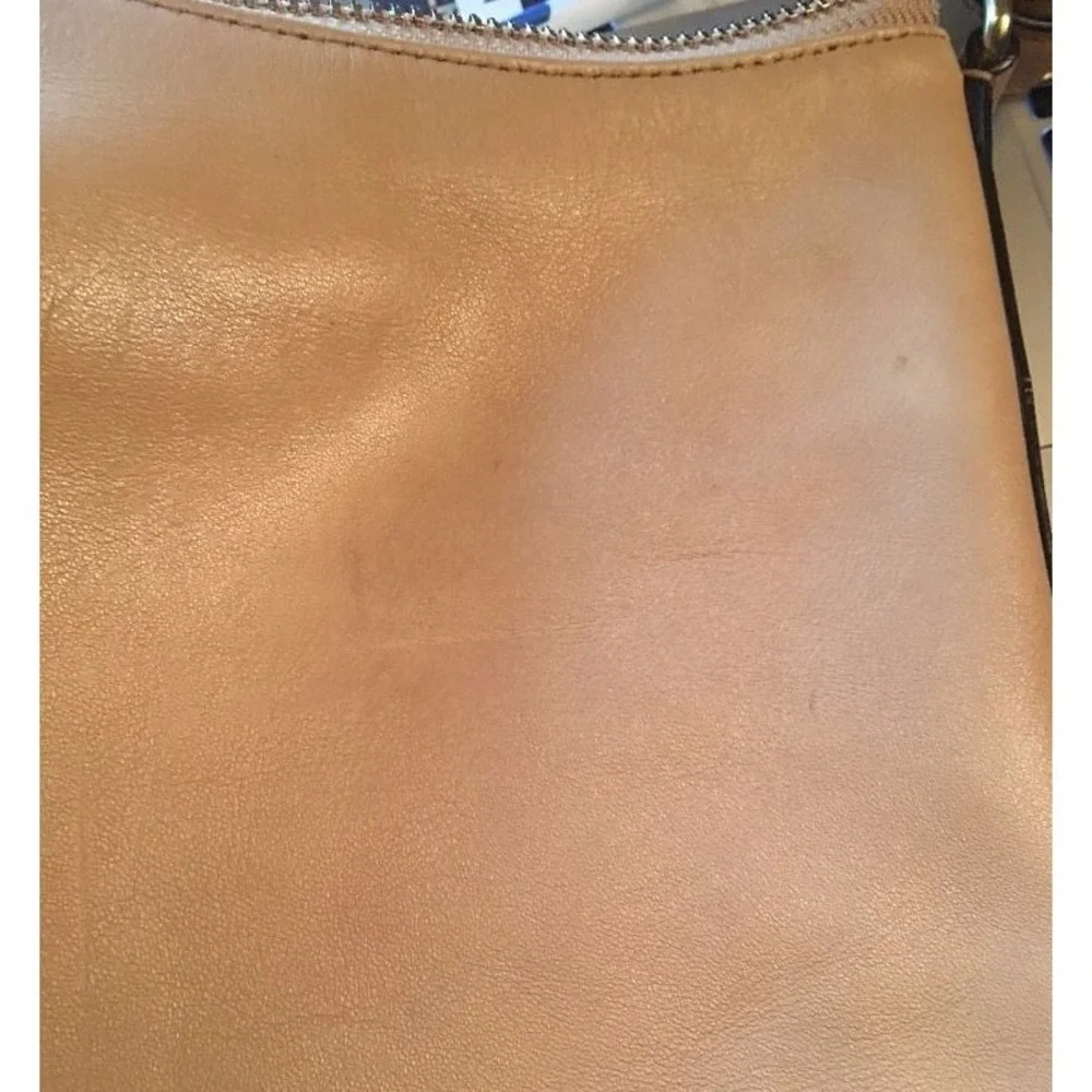 COACH LEGACY Tan Leather Courtenay Hobo‎ Shoulder Handbag 22381 EUC, MSRP $298